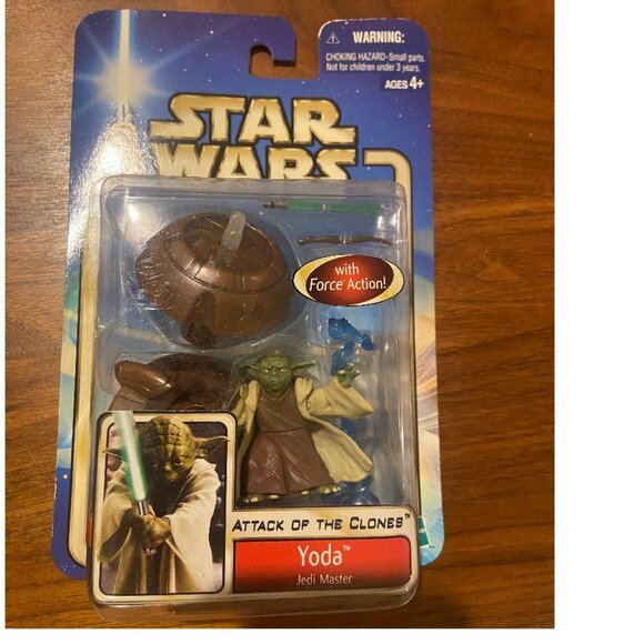 Star Wars Power of the Force and Attack of The Clones Yoda Action Figures - Picture 4 of 5